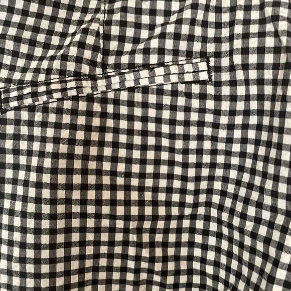 Old navy black and white shorts - Picture 2 of 3